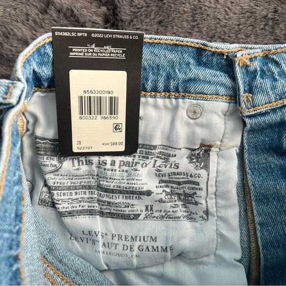 Levi’s Mid Thigh Premium Shorts - Picture 7 of 7